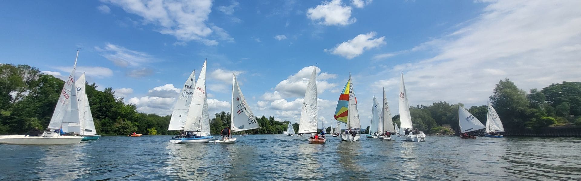 You are currently viewing Trois Clubs. Un fleuve. Une armada.