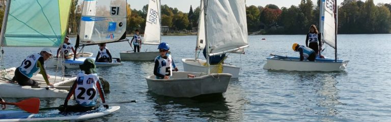 Lire la suite à propos de l’article Naviguer entre copains, premiers pas vers l’école de sport