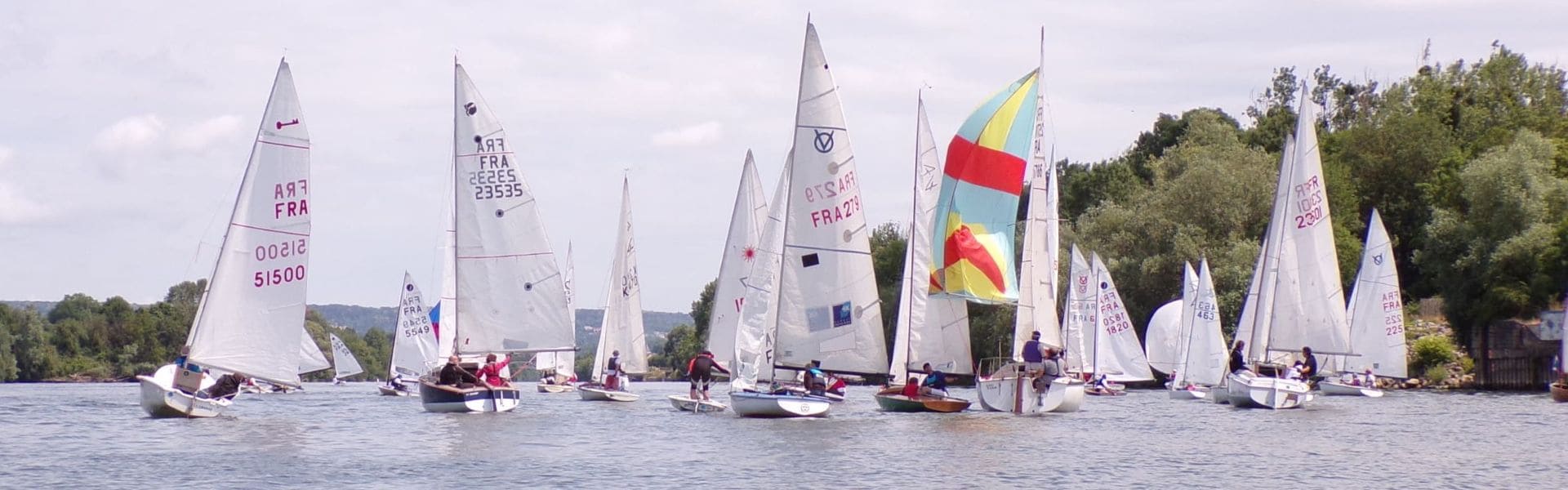 You are currently viewing Le Yacht Club du Pecq, l’art d’unir les régatiers et les clubs